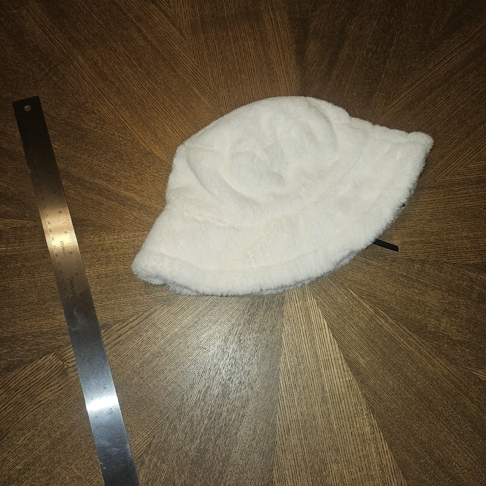 Women's Faux Fur Bucket Hat